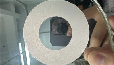 Laserové pískování na zrcadlo